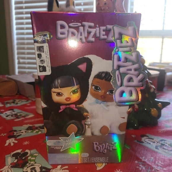 BRATZ BRATZIEZ Iconz Seriez Blind Box Confirmed " Yasmin" Green Frog - Picture 2 of 5